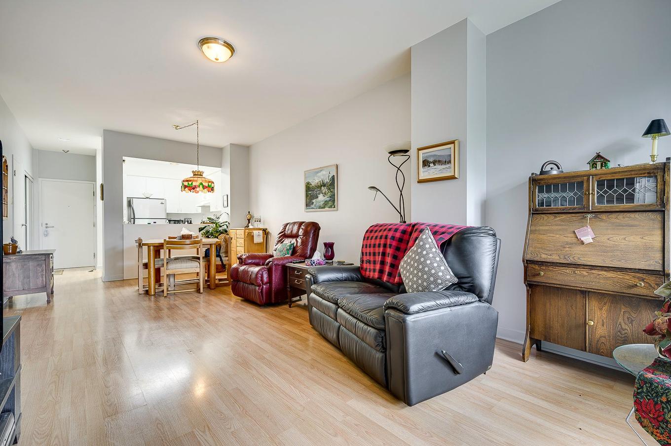 Living room - 201-305 Rue Laviolette, Saint-Jérôme, QC - Indoor Photo Showing Living Room