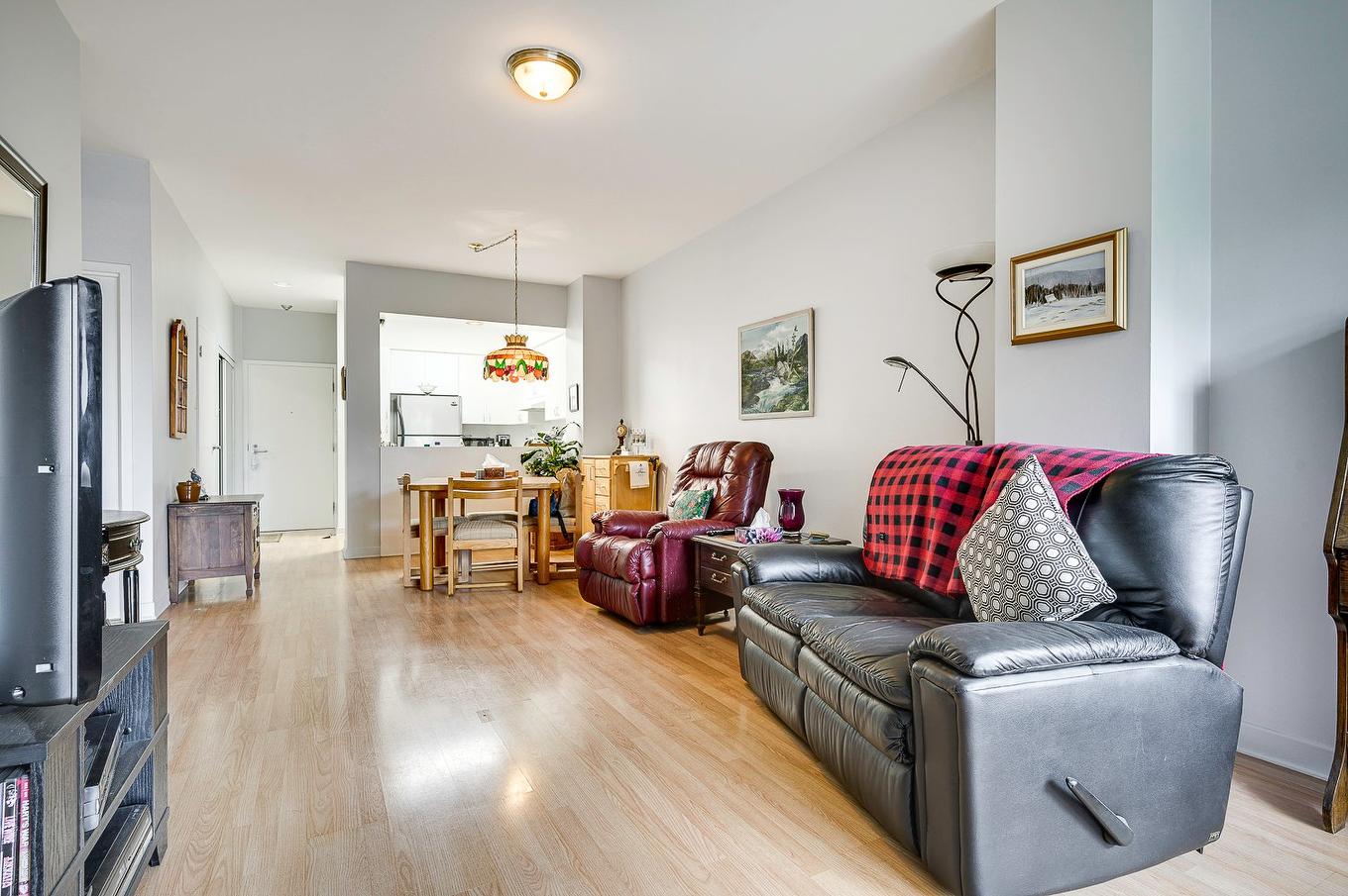 Living room - 201-305 Rue Laviolette, Saint-Jérôme, QC - Indoor Photo Showing Living Room