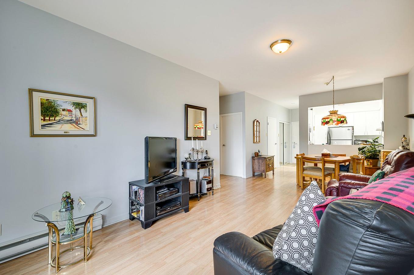 Living room - 201-305 Rue Laviolette, Saint-Jérôme, QC - Indoor Photo Showing Living Room