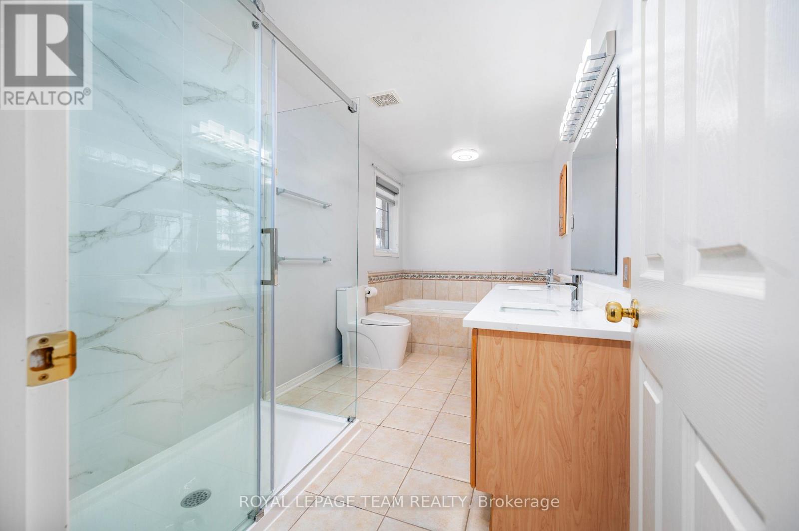 115 Grandpark Circle, Ottawa, ON - Indoor Photo Showing Bathroom