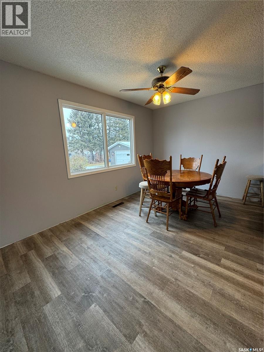 203 2Nd, Stenen, SK - Indoor Photo Showing Dining Room
