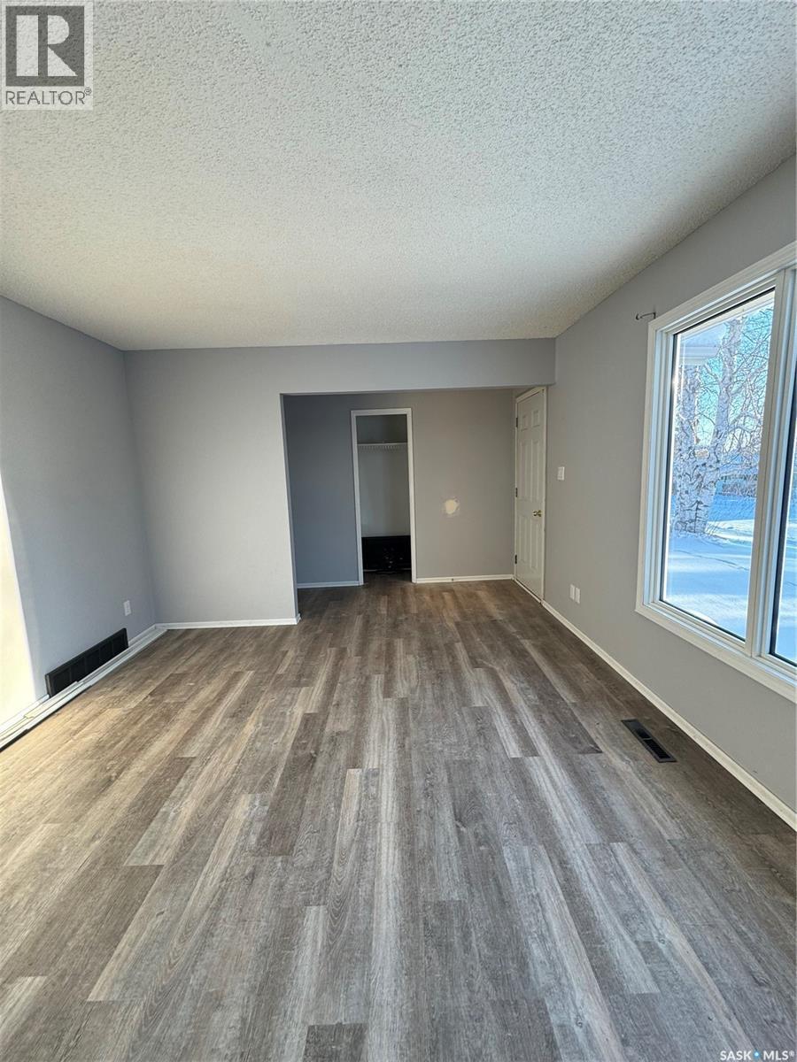 203 2Nd, Stenen, SK - Indoor Photo Showing Other Room