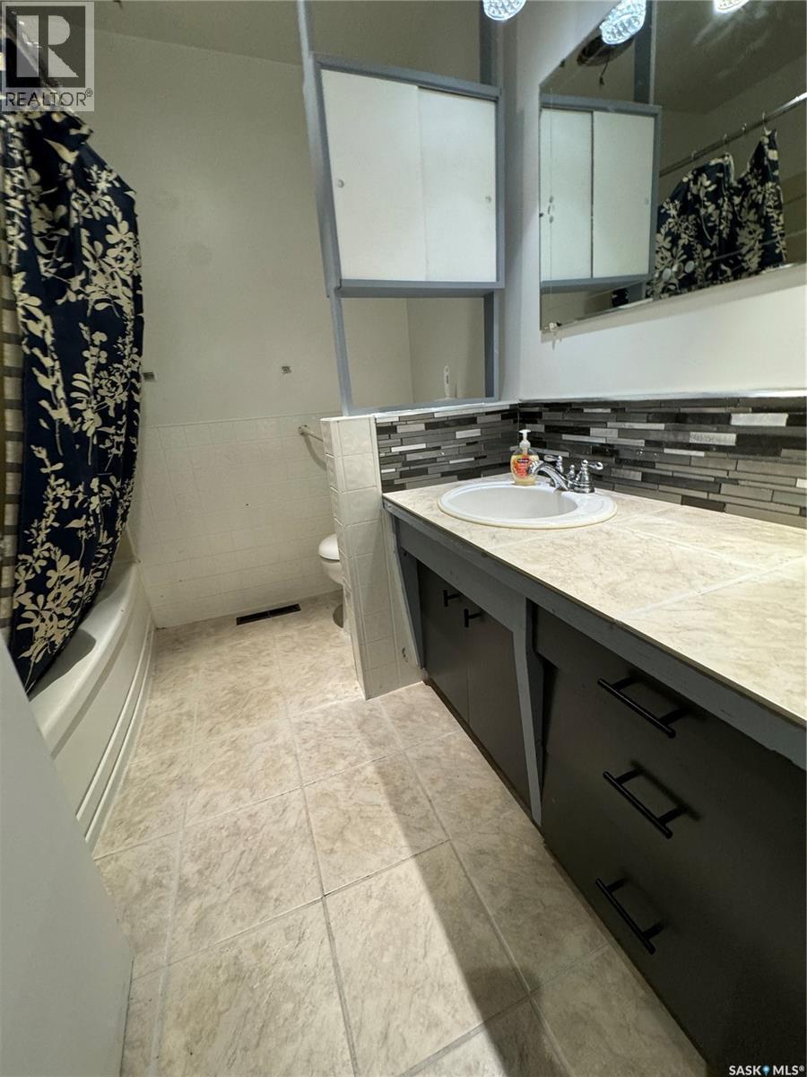 203 2Nd, Stenen, SK - Indoor Photo Showing Bathroom