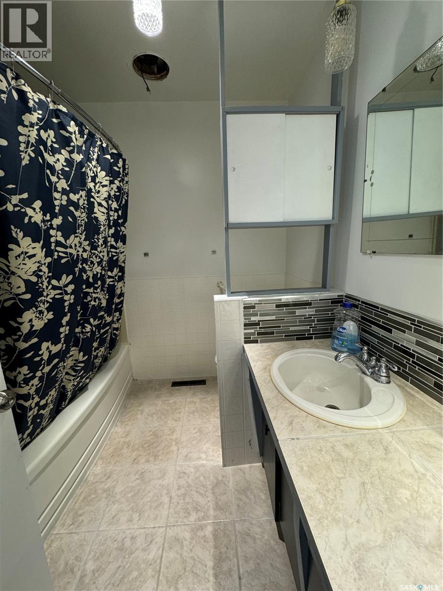 203 2Nd, Stenen, SK - Indoor Photo Showing Bathroom