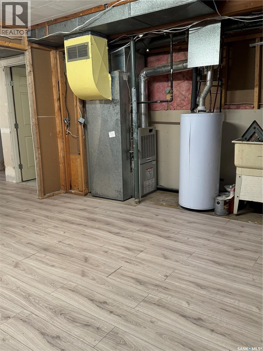 203 2Nd, Stenen, SK - Indoor Photo Showing Basement