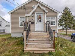 82 Beacon Street Glace Bay, NS B1A 5G4