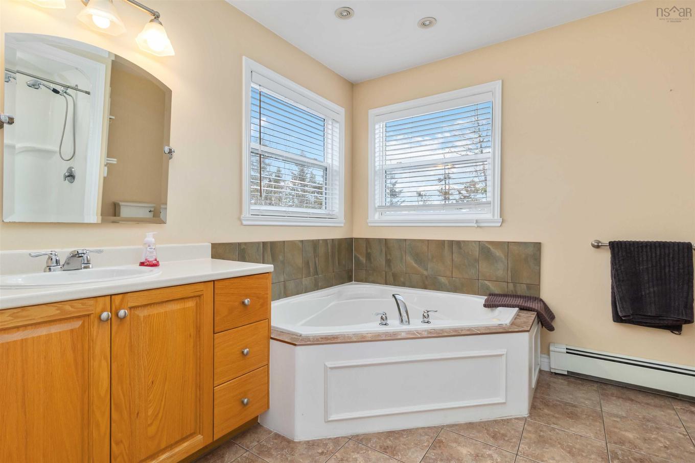 31 Piggott Avenue, Fall River, NS