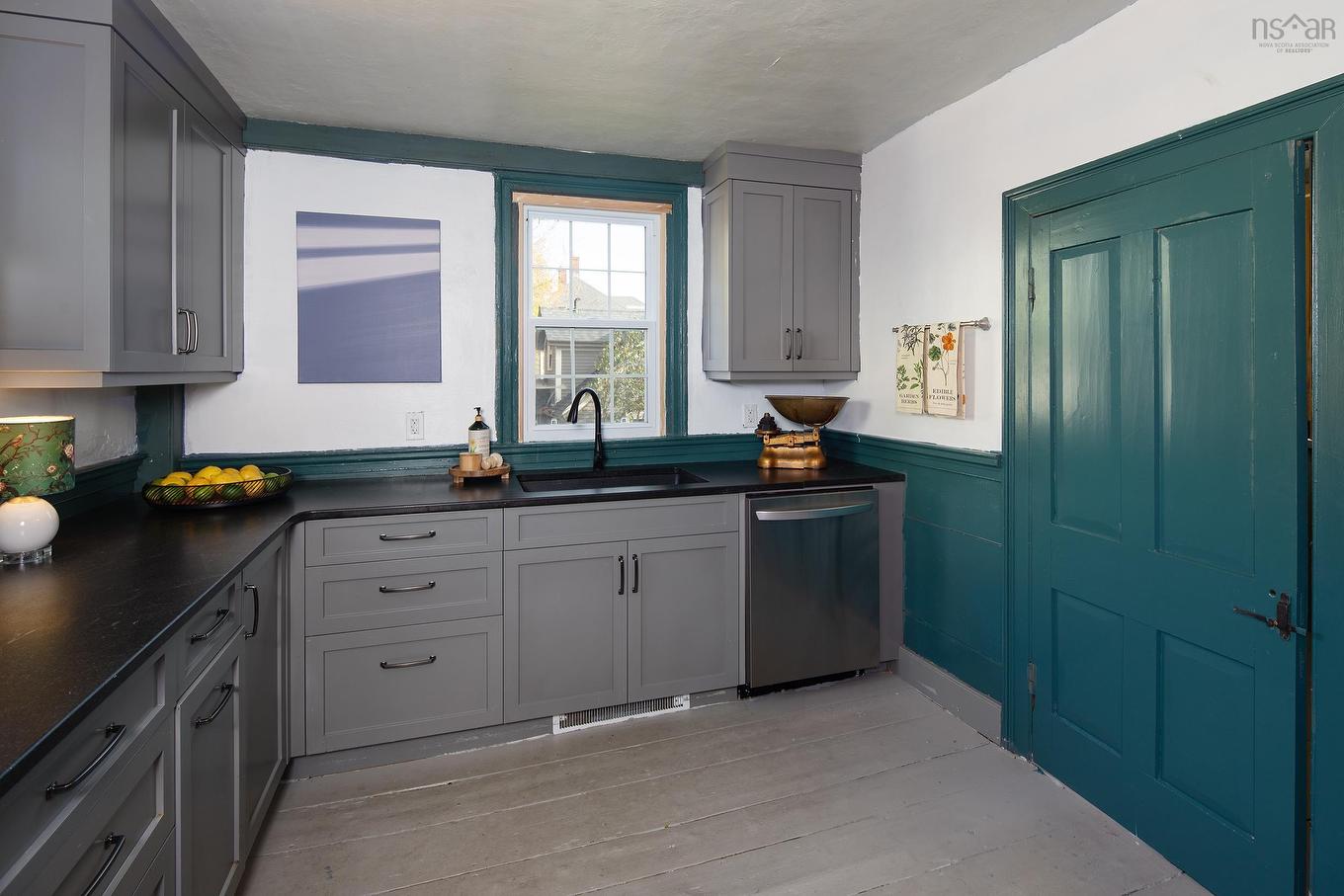 69 Fox Street, Lunenburg, NS