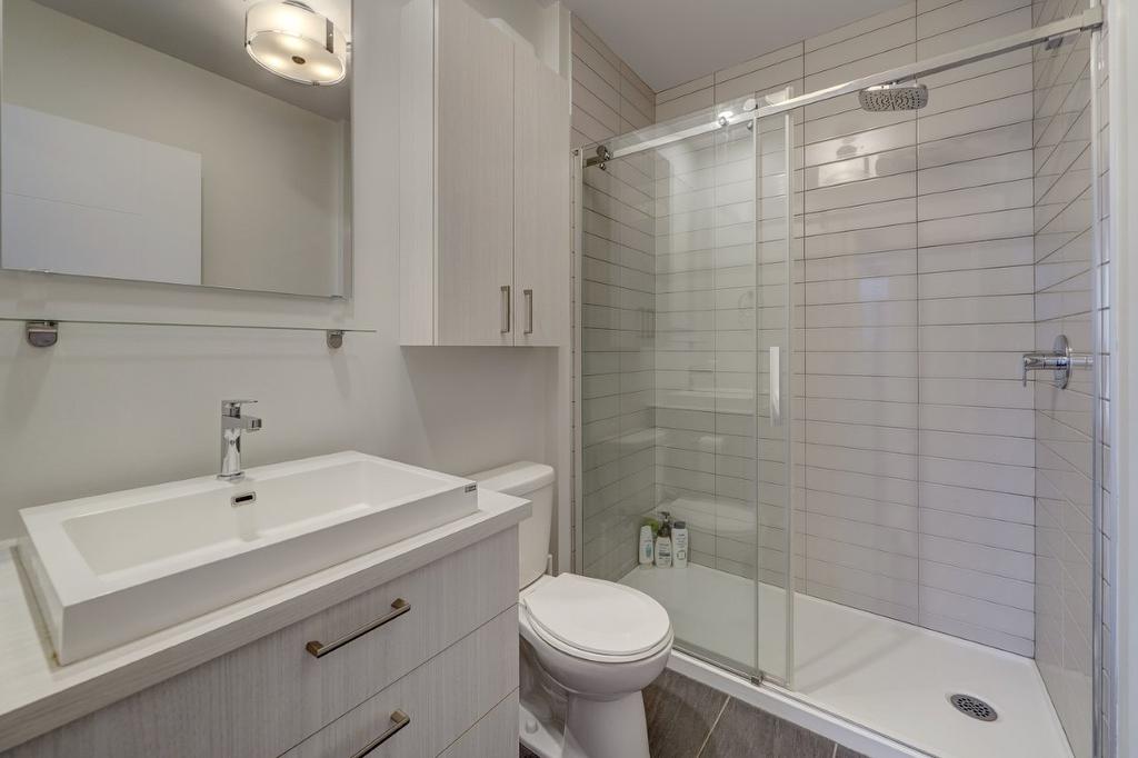 Salle de bains attenante à la CCP - 403-465 Av. De La Belle-Dame, La Prairie, QC - Indoor Photo Showing Bathroom