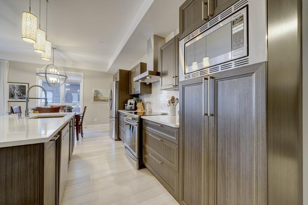 Cuisine - 403-465 Av. De La Belle-Dame, La Prairie, QC - Indoor Photo Showing Kitchen With Upgraded Kitchen