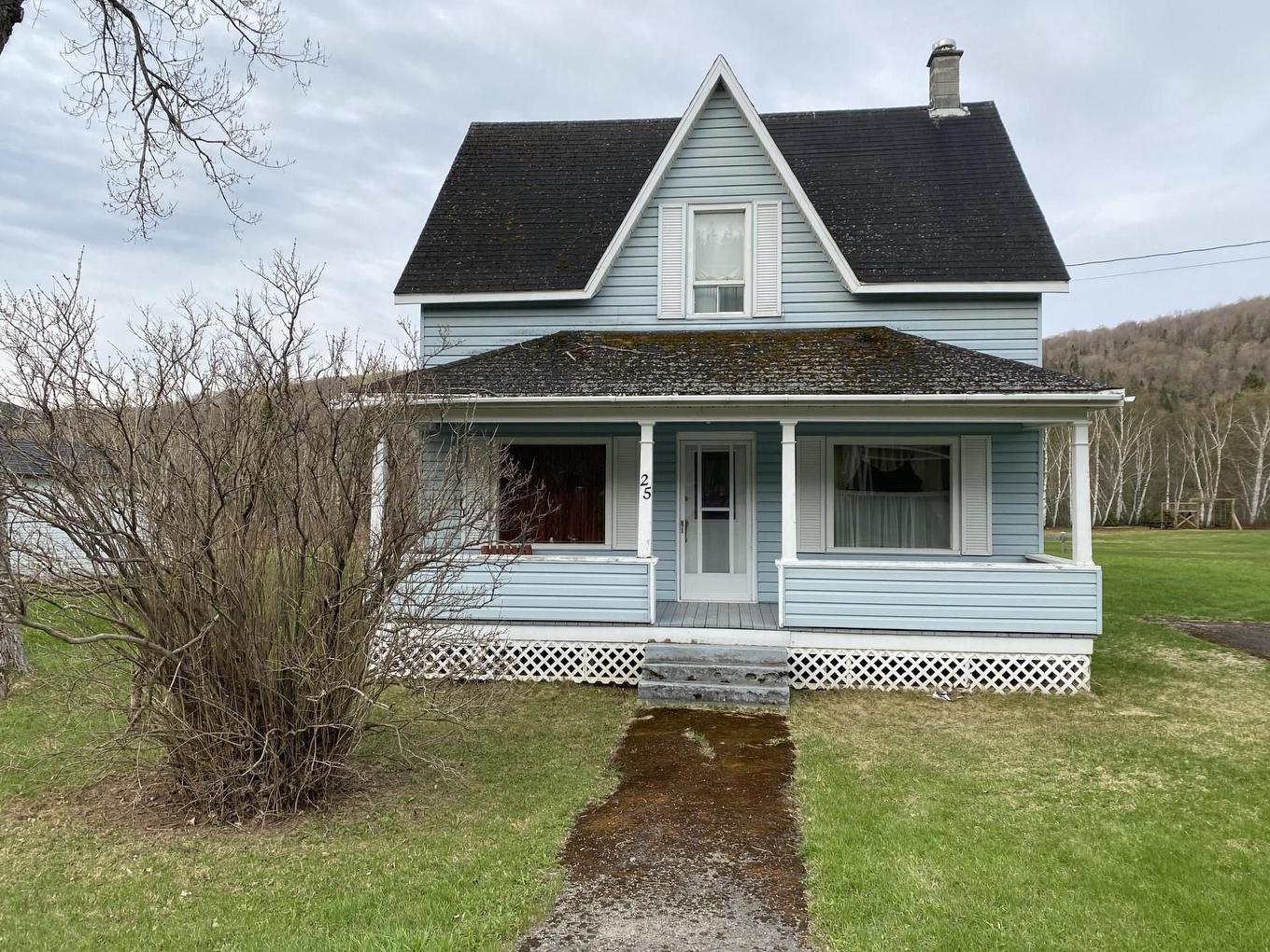 Façade - 25 Boul. Perron O., Matapédia, QC - Outdoor