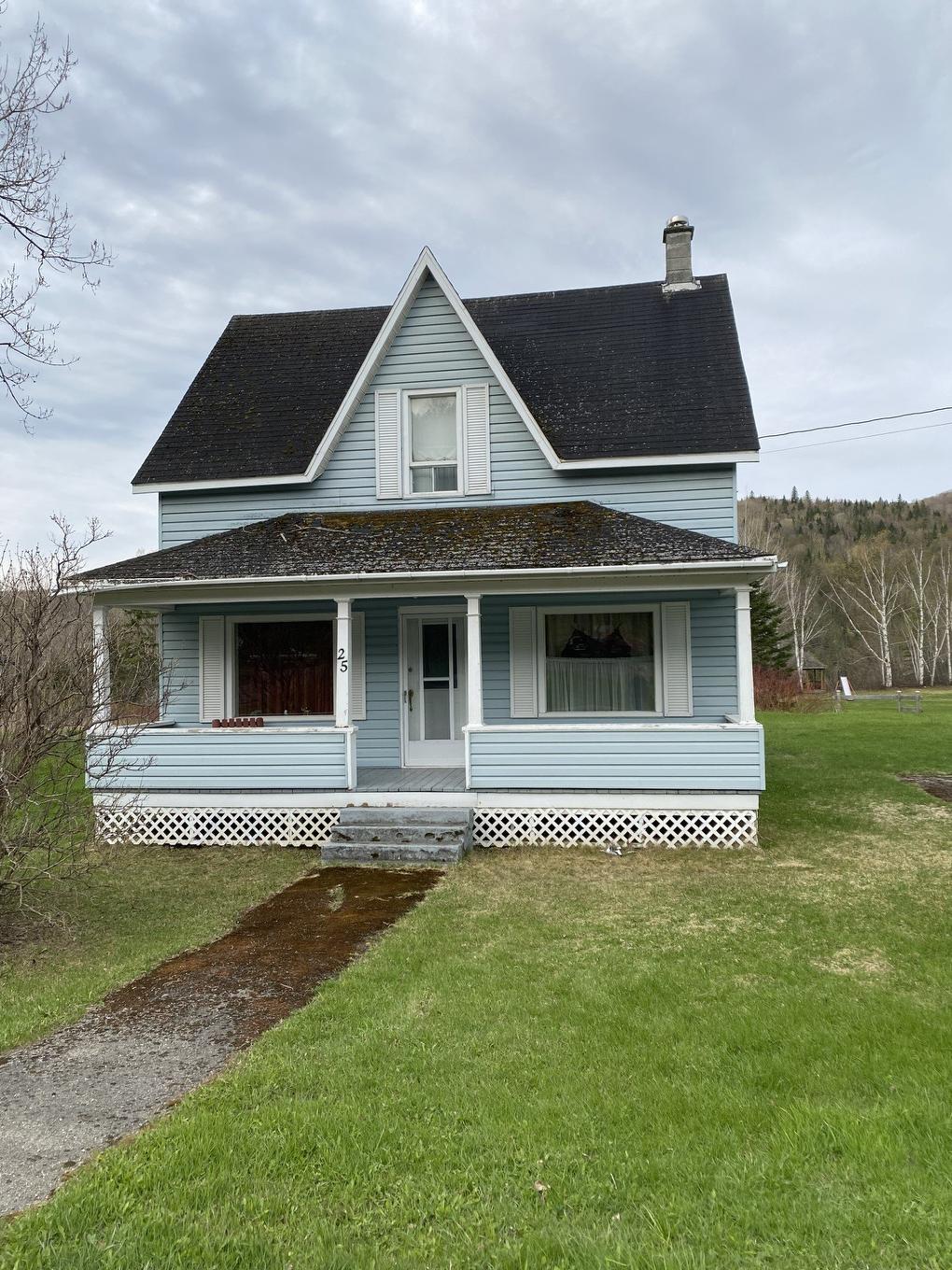 Façade - 25 Boul. Perron O., Matapédia, QC - Outdoor