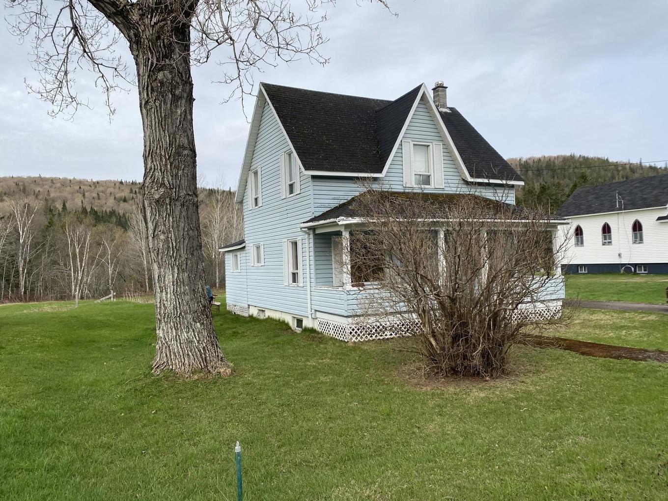 Façade - 25 Boul. Perron O., Matapédia, QC - Outdoor