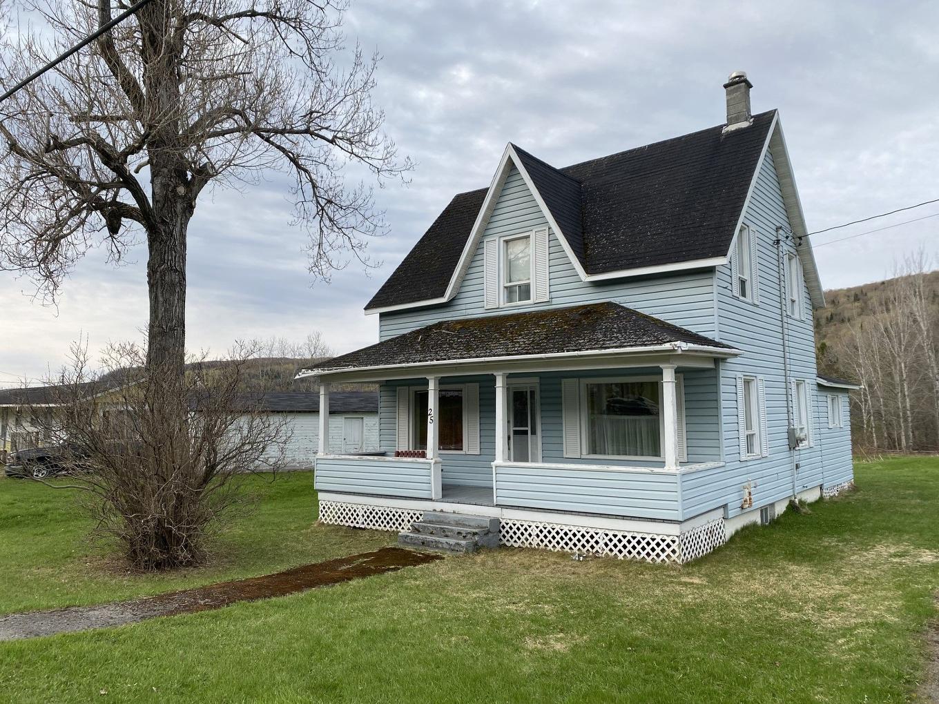 Façade - 25 Boul. Perron O., Matapédia, QC - Outdoor