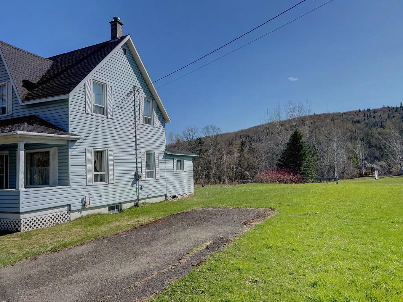 Façade - 25 Boul. Perron O., Matapédia, QC - Outdoor