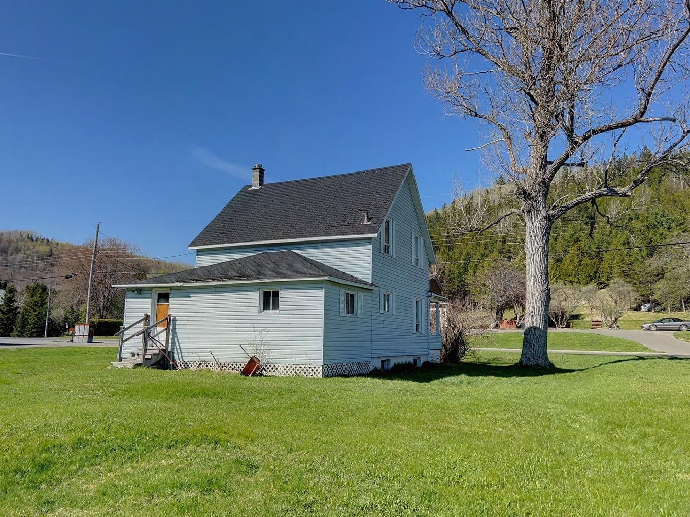 Face arrière - 25 Boul. Perron O., Matapédia, QC - Outdoor