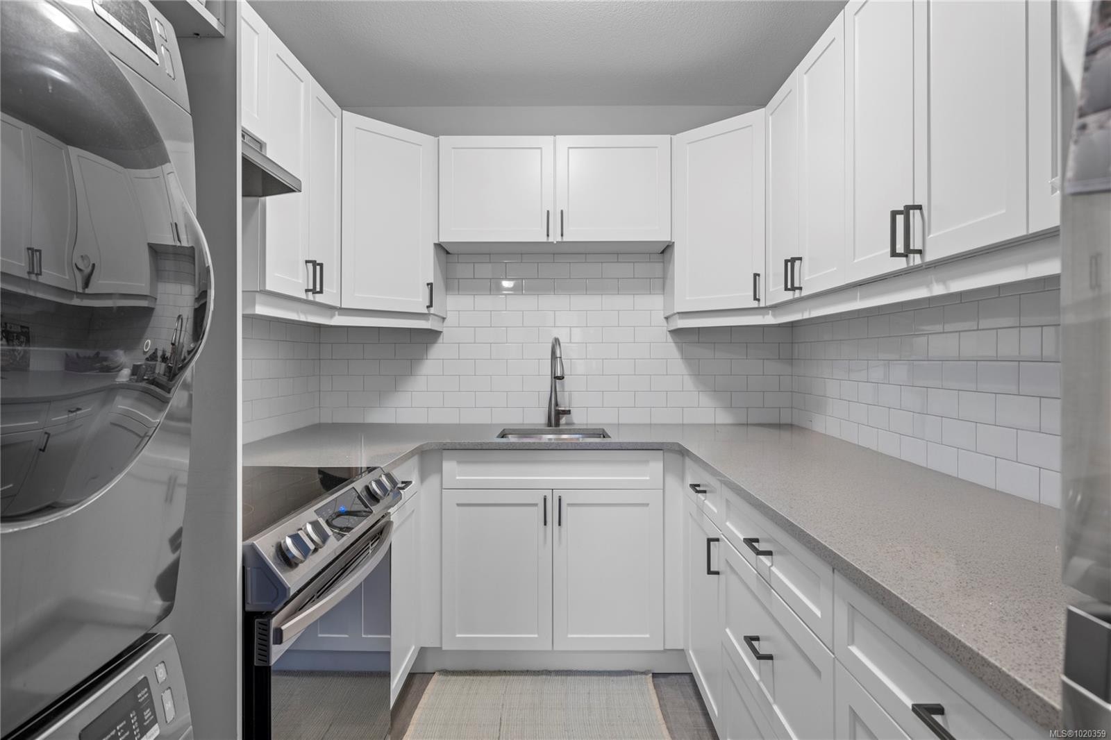 453 Silver Mountain Dr, Nanaimo, BC - Indoor Photo Showing Kitchen