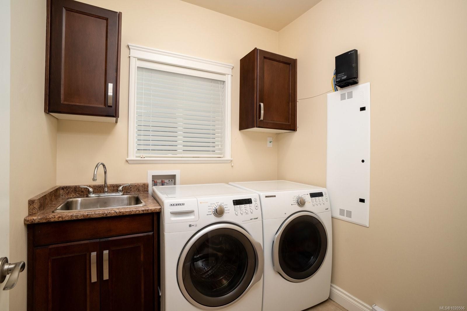 5173 Lochside Dr, Saanich, BC