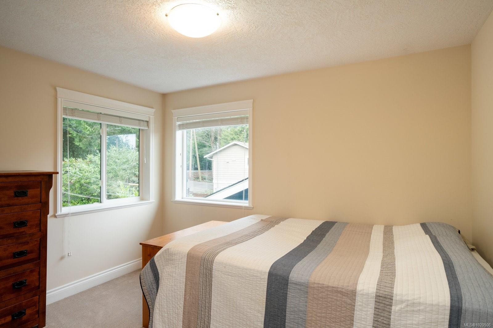 5173 Lochside Dr, Saanich, BC