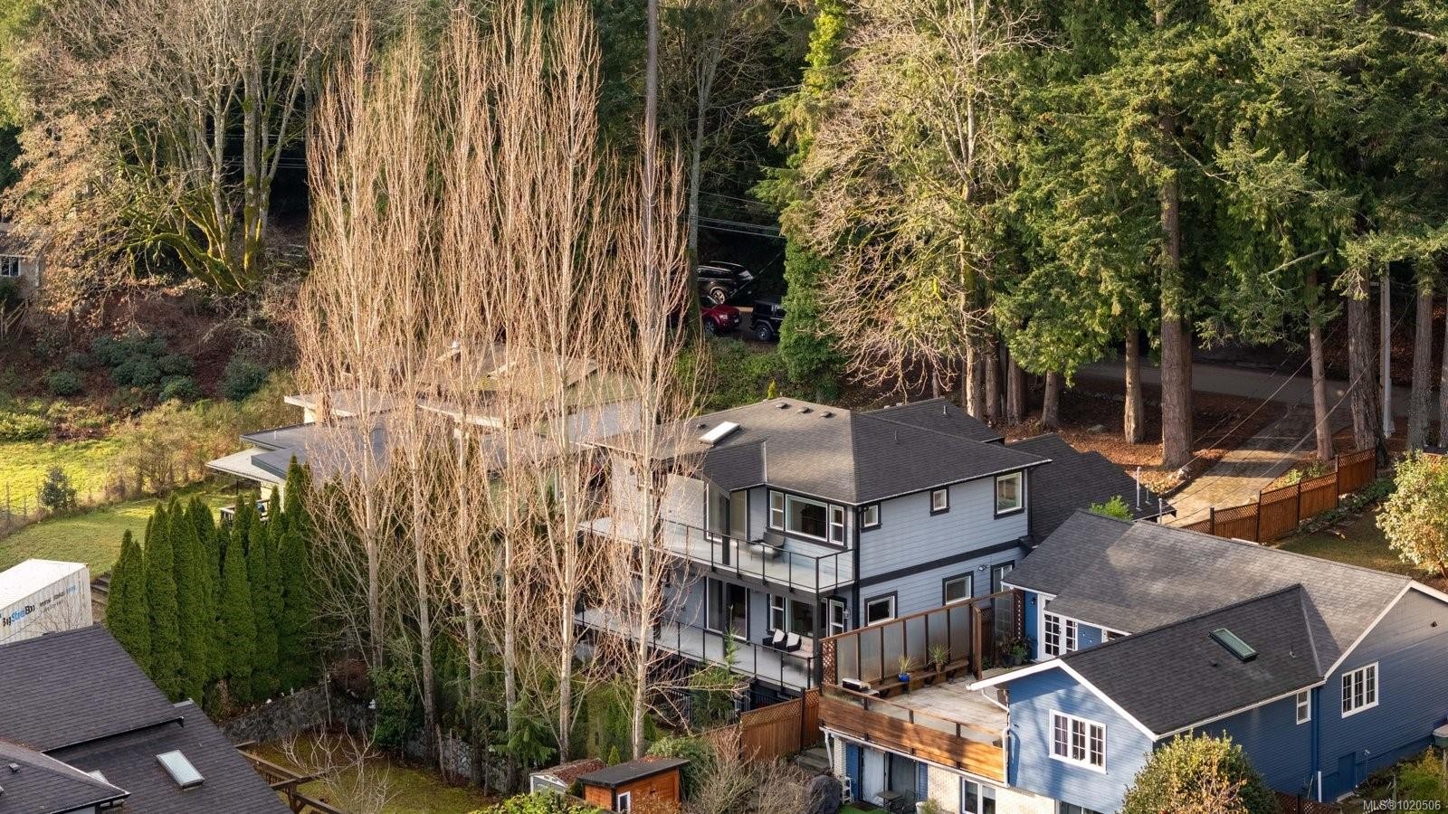 5173 Lochside Dr, Saanich, BC