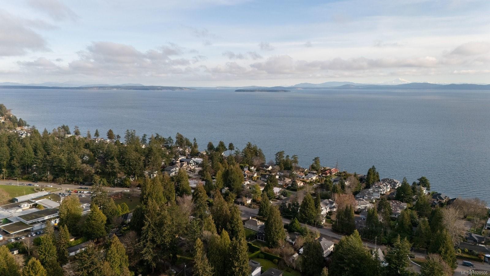 5173 Lochside Dr, Saanich, BC