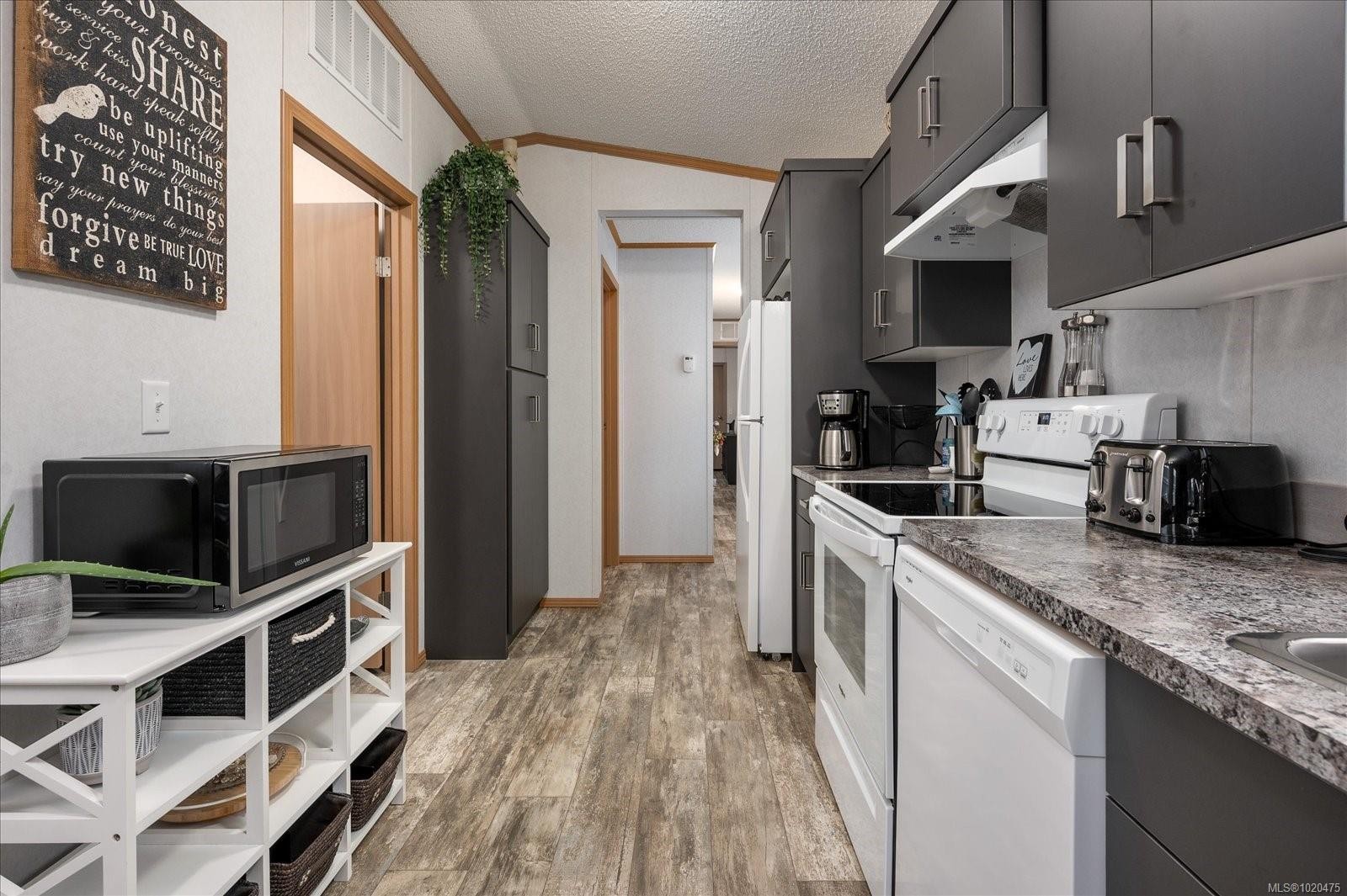 11-6820 Parklands Pl, Lantzville, BC