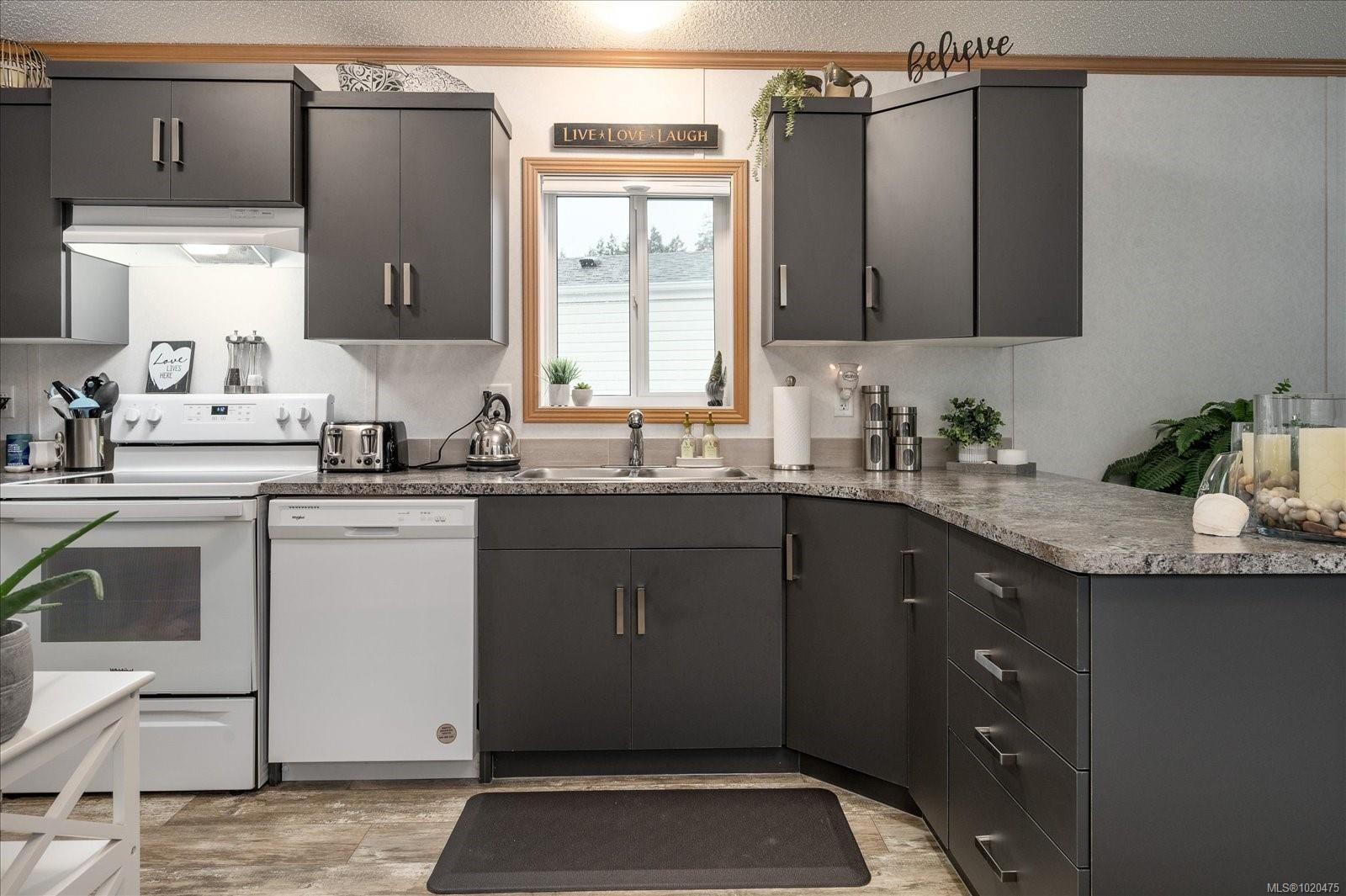 11-6820 Parklands Pl, Lantzville, BC