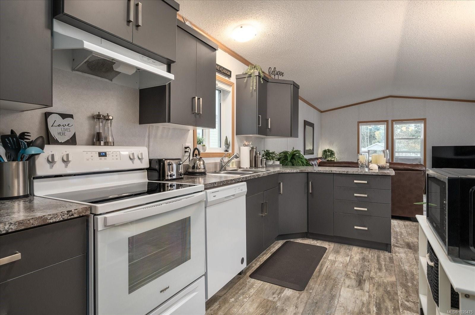 11-6820 Parklands Pl, Lantzville, BC