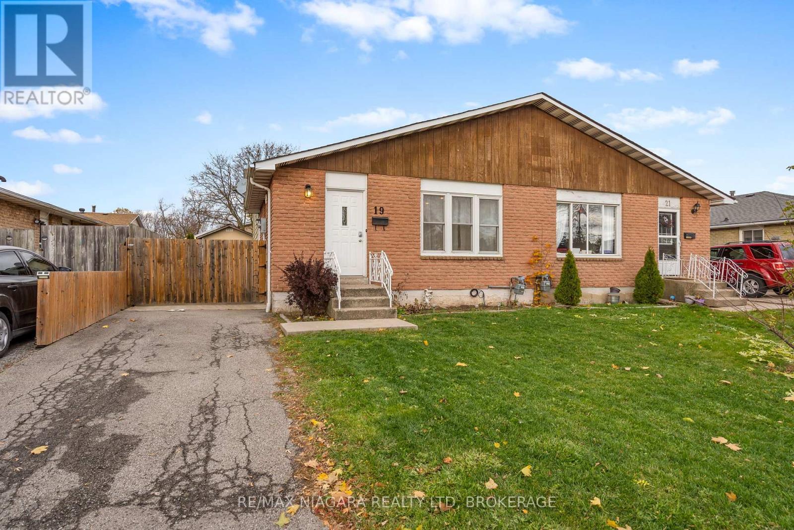 19 Lampman Crescent, Thorold (Confederation Heights), ON - Outdoor