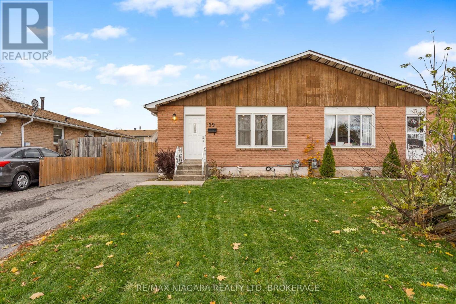 19 Lampman Crescent, Thorold (Confederation Heights), ON - Outdoor