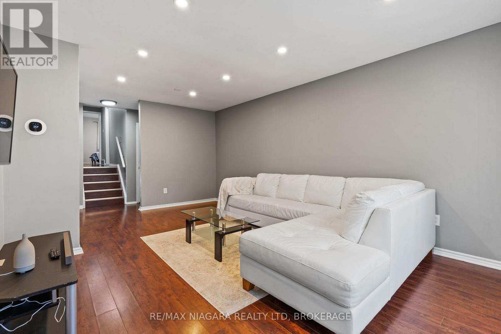 19 Lampman Crescent, Thorold (Confederation Heights), ON - Indoor