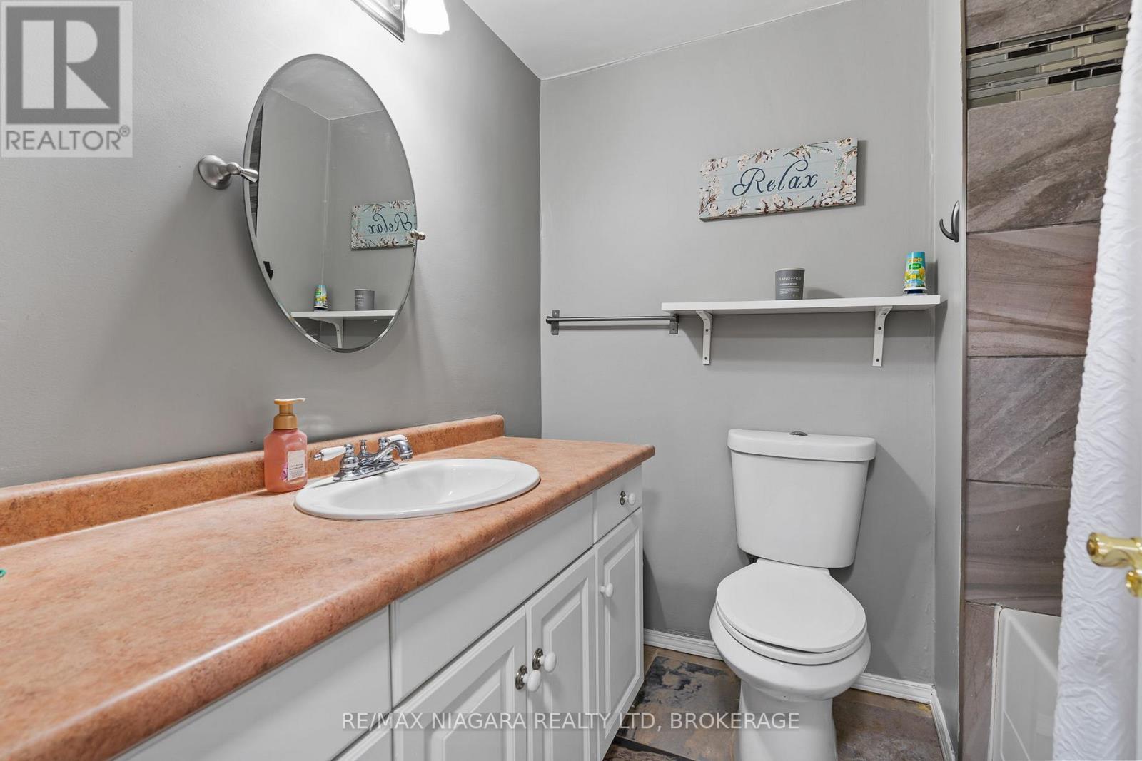 19 Lampman Crescent, Thorold (Confederation Heights), ON - Indoor Photo Showing Bathroom