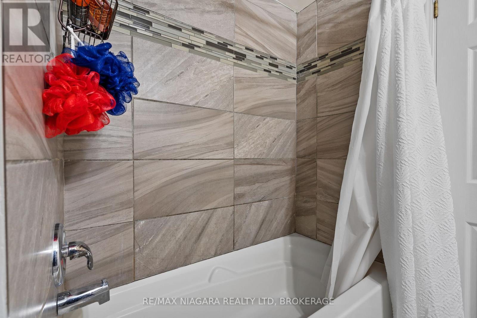 19 Lampman Crescent, Thorold (Confederation Heights), ON - Indoor Photo Showing Bathroom