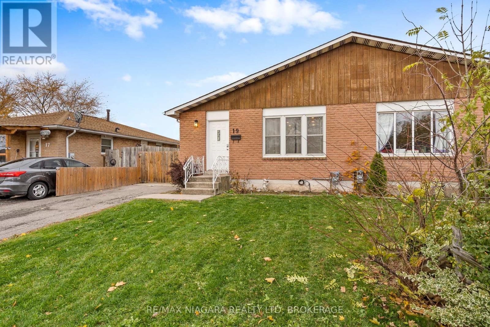19 Lampman Crescent, Thorold (Confederation Heights), ON - Outdoor