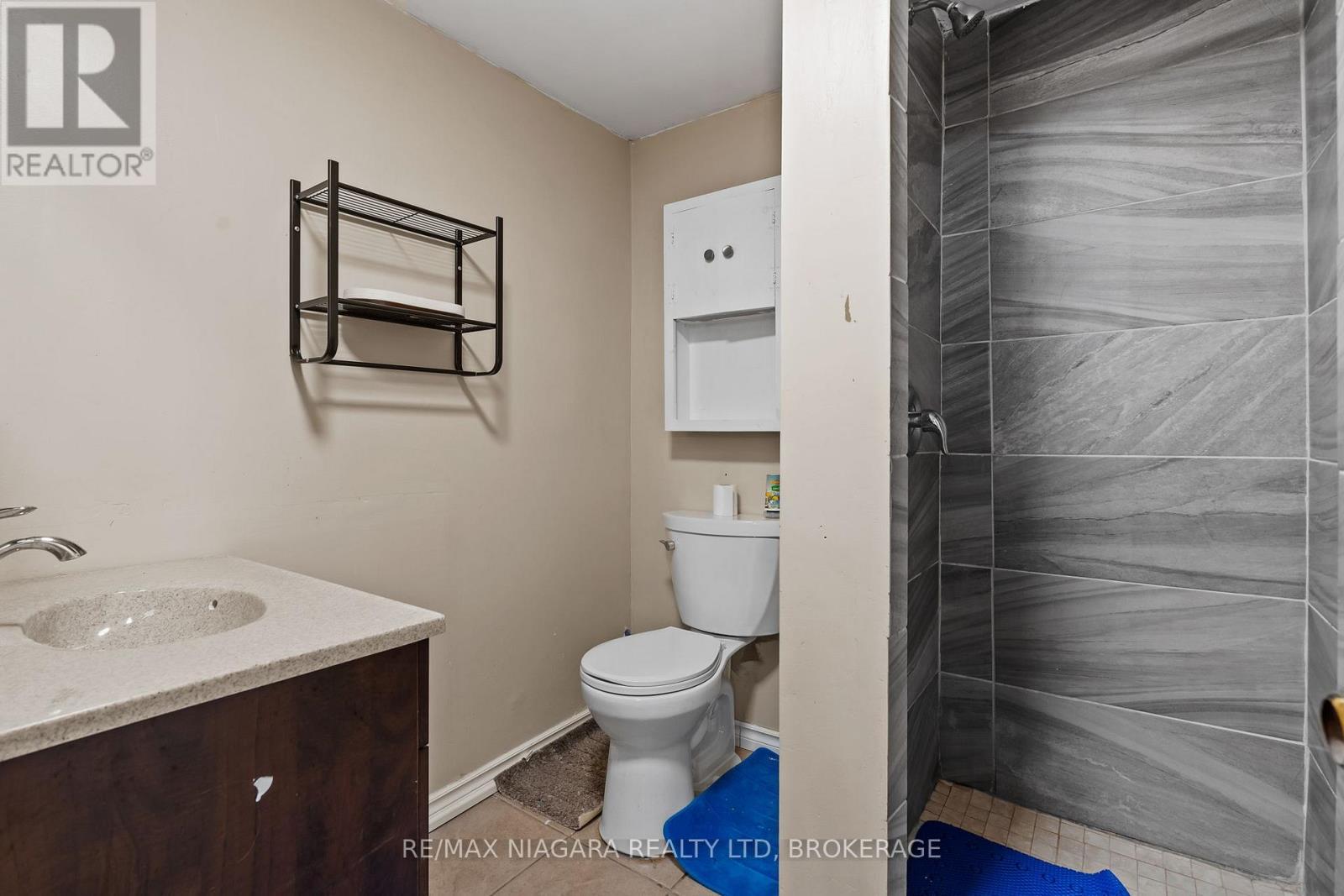 19 Lampman Crescent, Thorold (Confederation Heights), ON - Indoor Photo Showing Bathroom