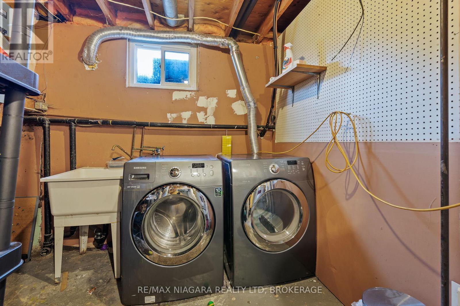 19 Lampman Crescent, Thorold (Confederation Heights), ON - Indoor Photo Showing Laundry Room