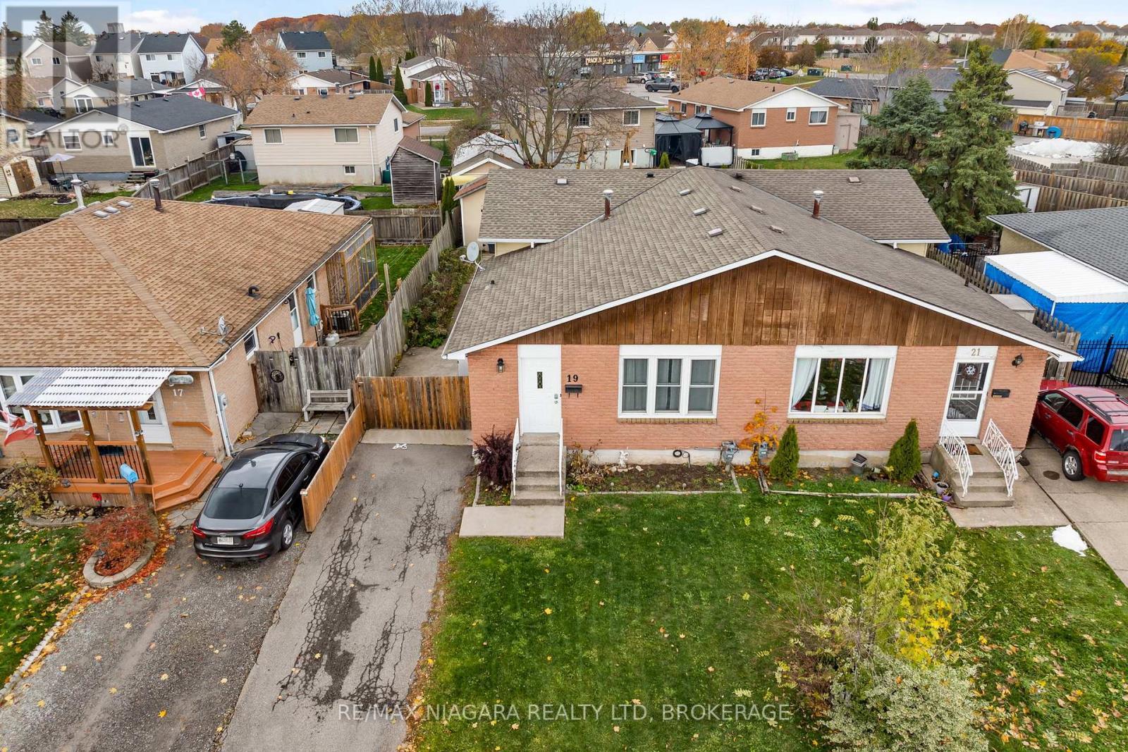 19 Lampman Crescent, Thorold (Confederation Heights), ON - Outdoor