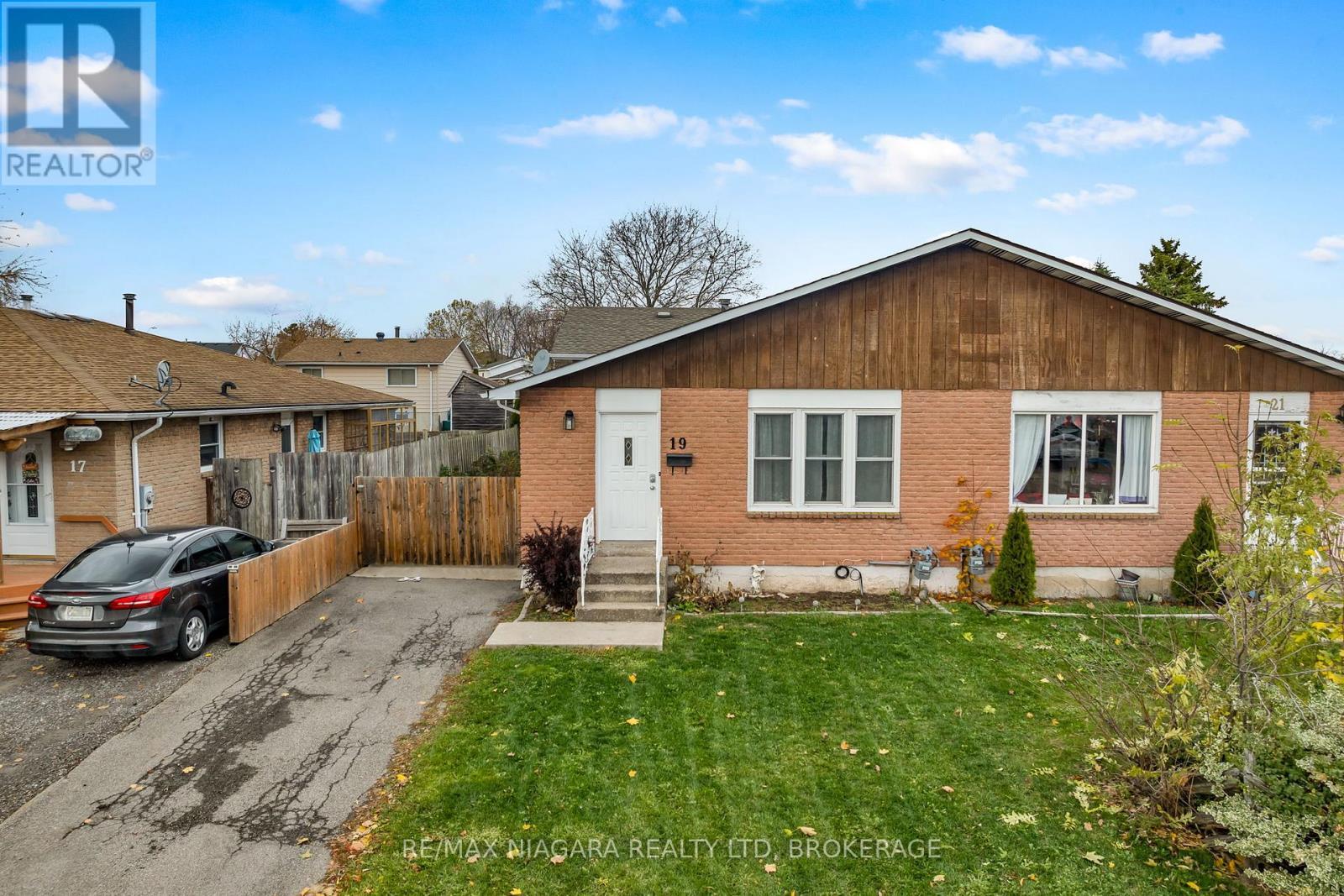 19 Lampman Crescent, Thorold (Confederation Heights), ON - Outdoor