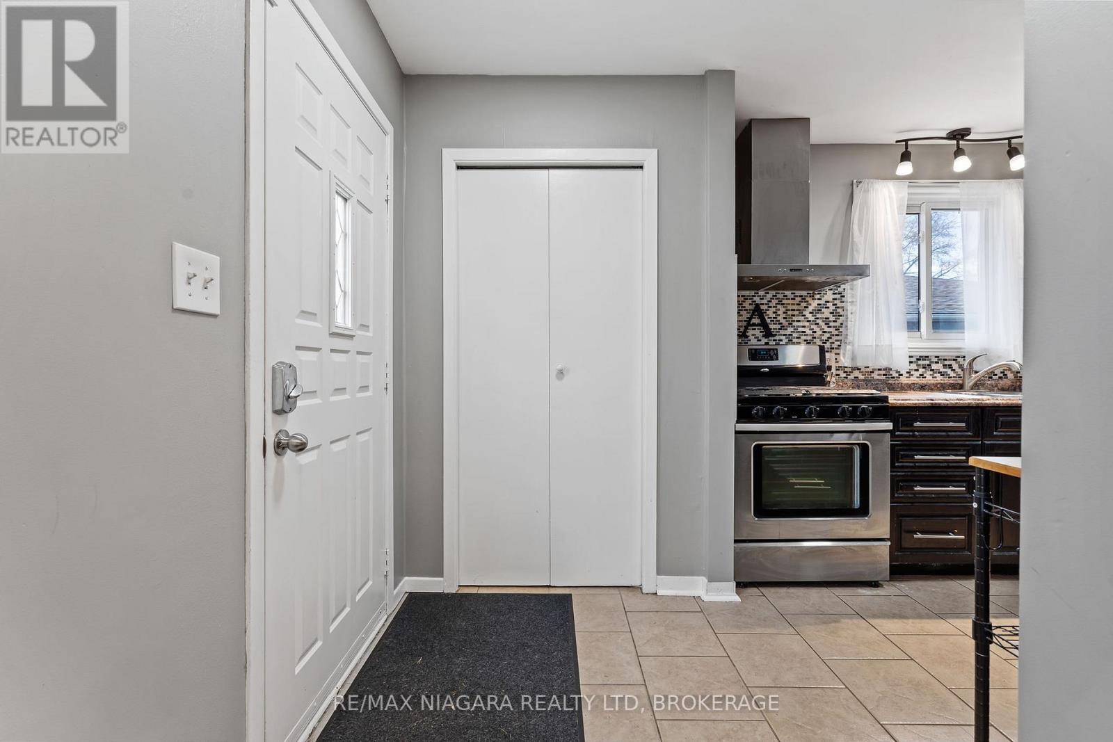 19 Lampman Crescent, Thorold (Confederation Heights), ON - Indoor Photo Showing Other Room