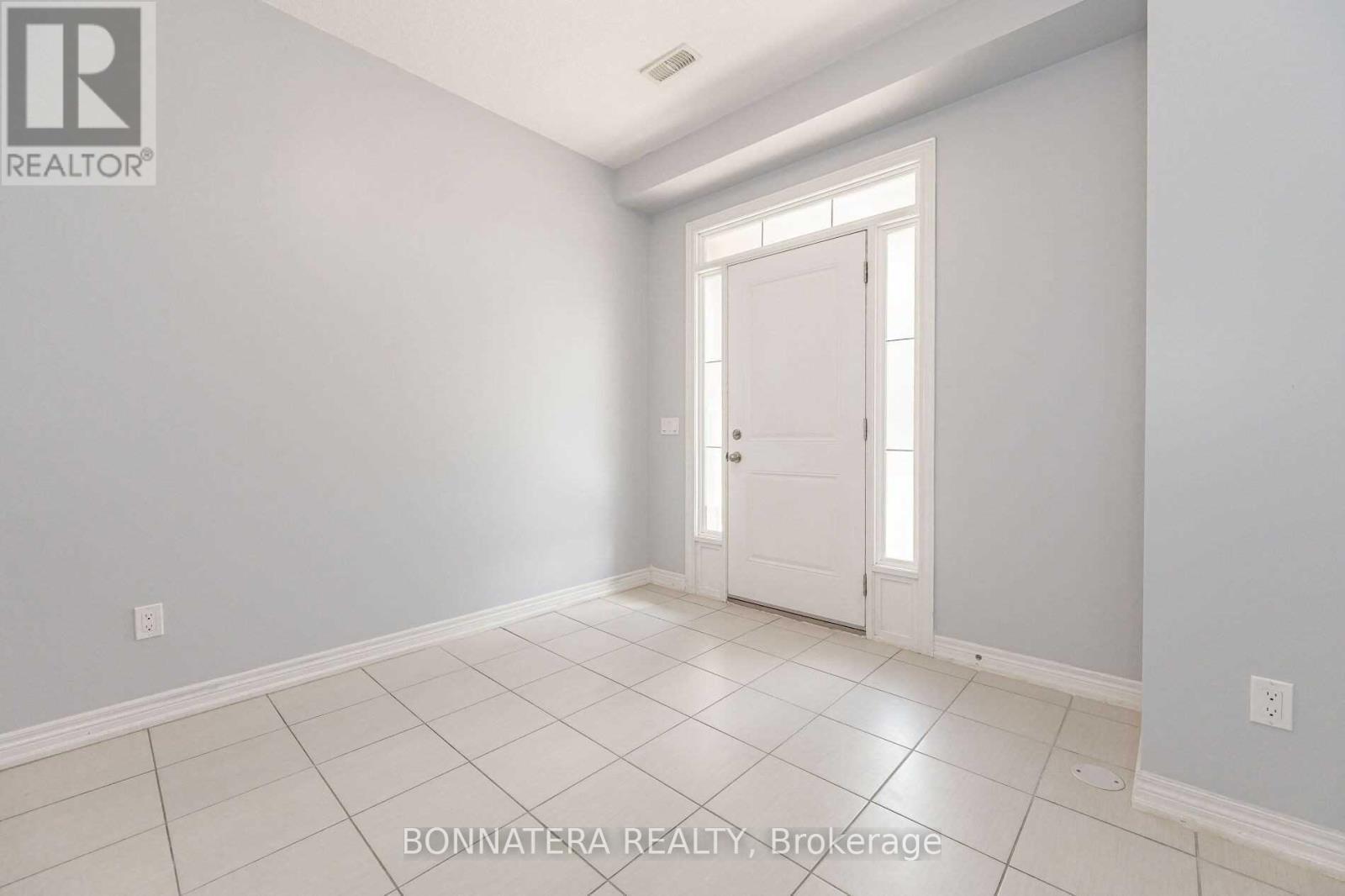 7 Lakefront Drive, Hamilton, ON - Indoor Photo Showing Other Room