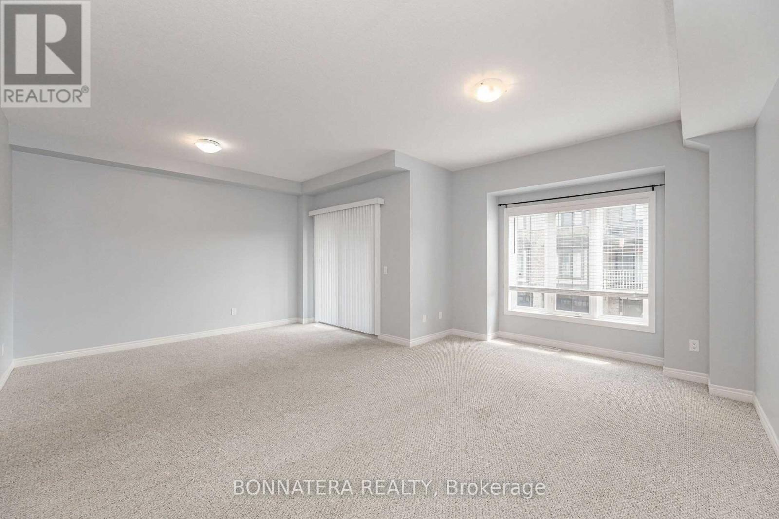 7 Lakefront Drive, Hamilton, ON - Indoor Photo Showing Other Room