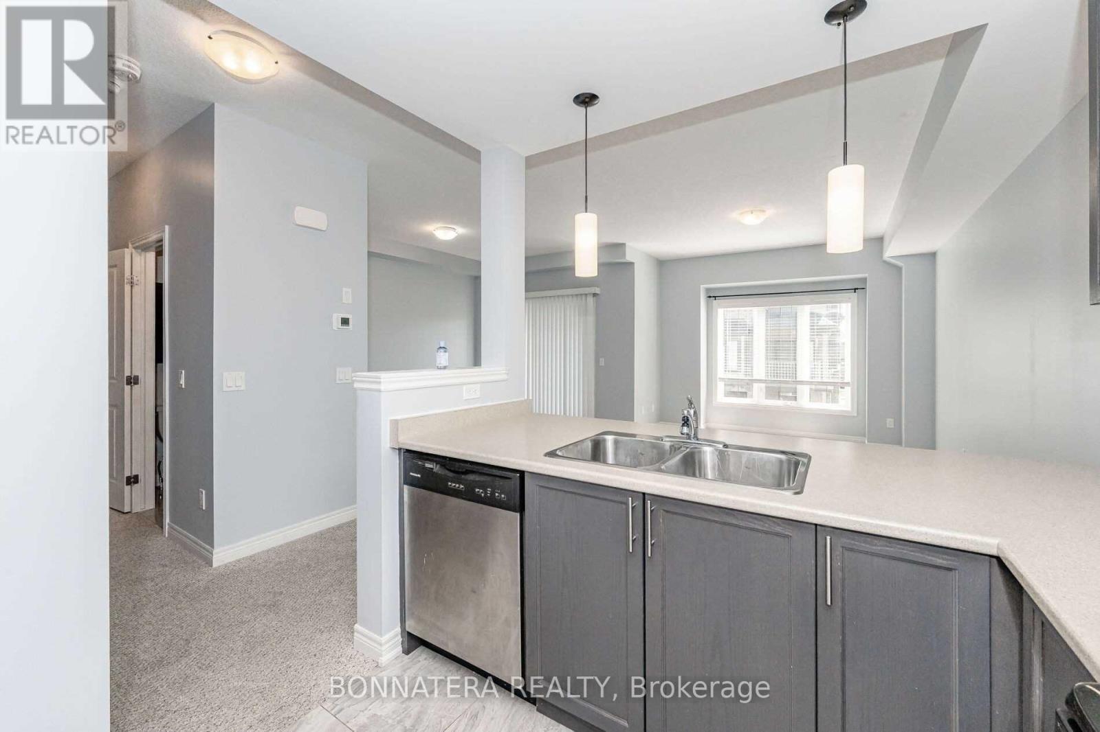 7 Lakefront Drive, Hamilton, ON - Indoor Photo Showing Kitchen With Double Sink