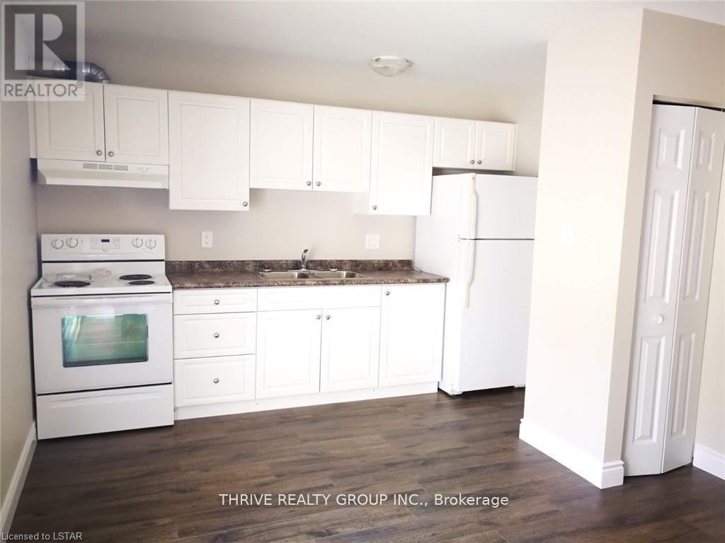 86 - 70 Fiddlers Green Road, London North (North P), ON - Indoor Photo Showing Kitchen With Double Sink