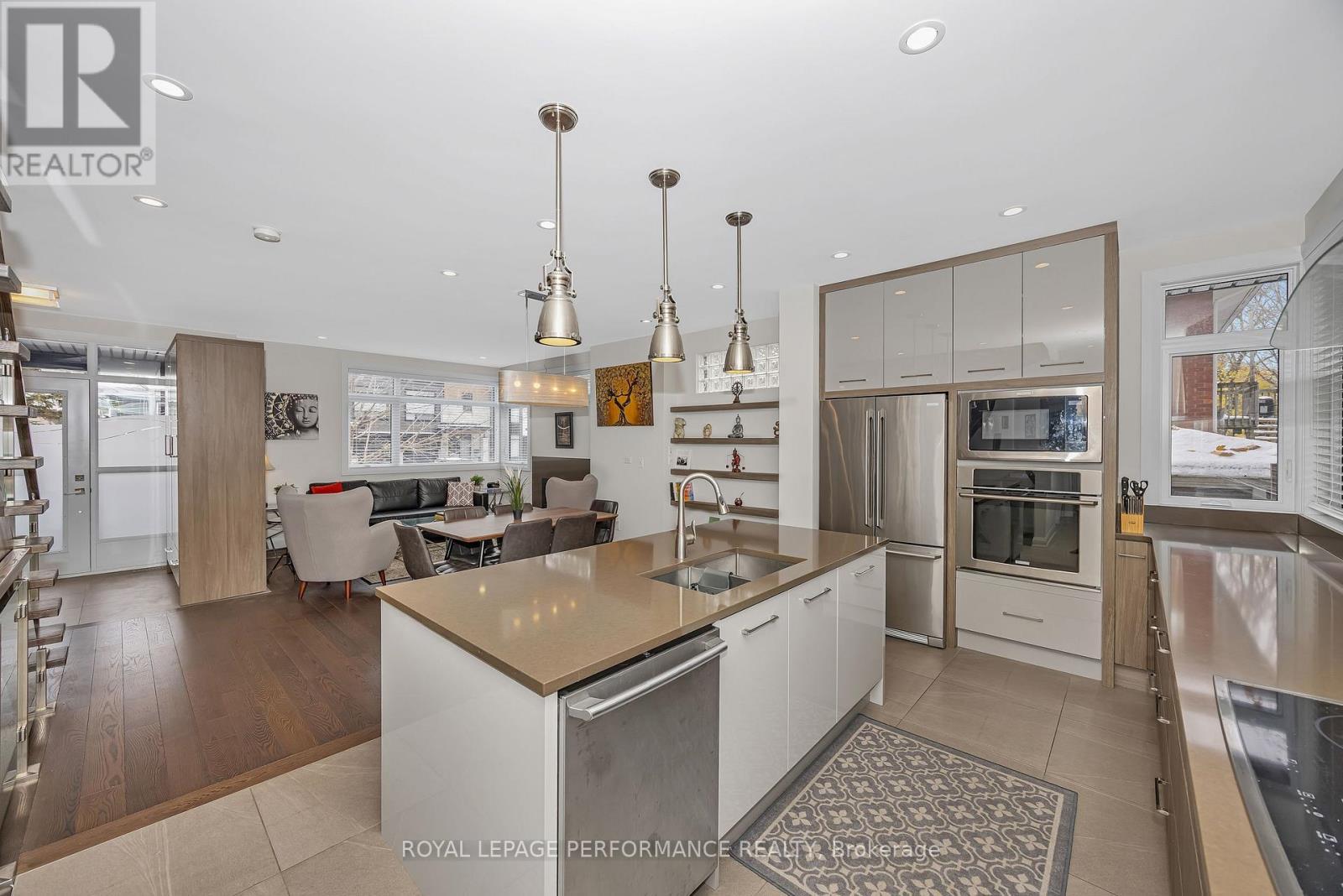 383 Princeton Avenue, Ottawa, ON - Indoor Photo Showing Kitchen With Upgraded Kitchen