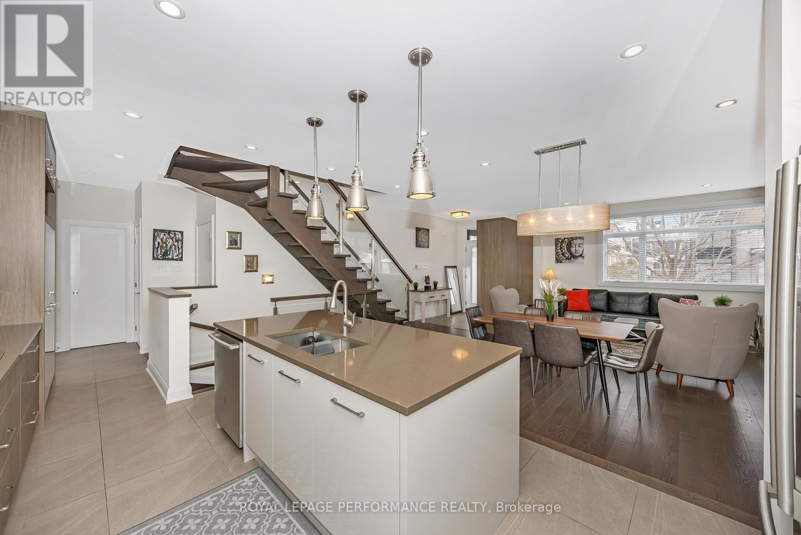383 Princeton Avenue, Ottawa, ON - Indoor Photo Showing Kitchen With Double Sink With Upgraded Kitchen