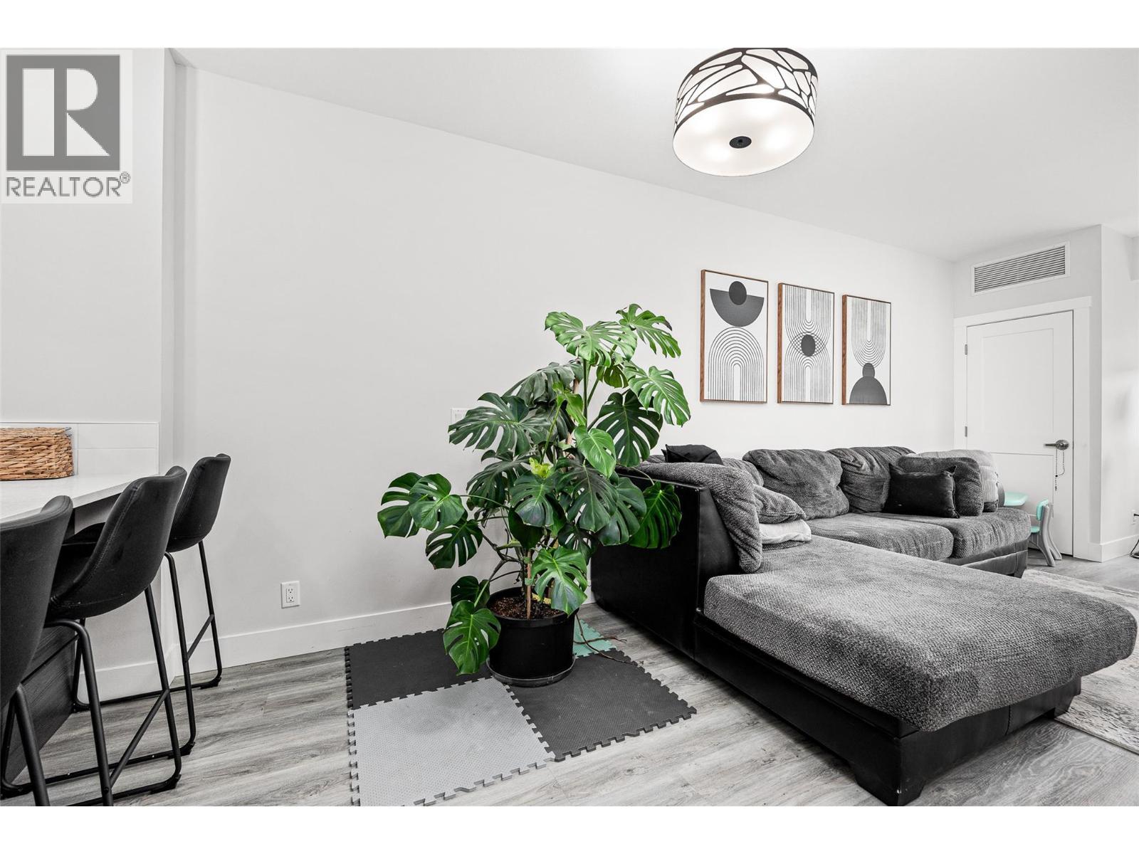 191 Hollywood Road Unit# 403, Kelowna, BC - Indoor Photo Showing Other Room