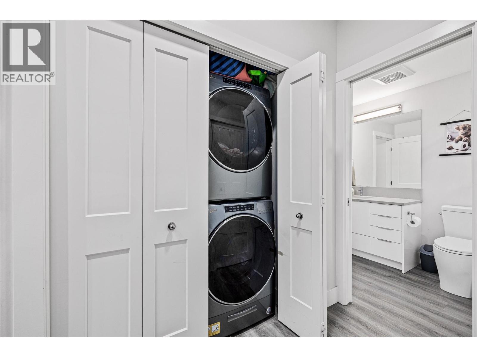 191 Hollywood Road Unit# 403, Kelowna, BC - Indoor Photo Showing Laundry Room