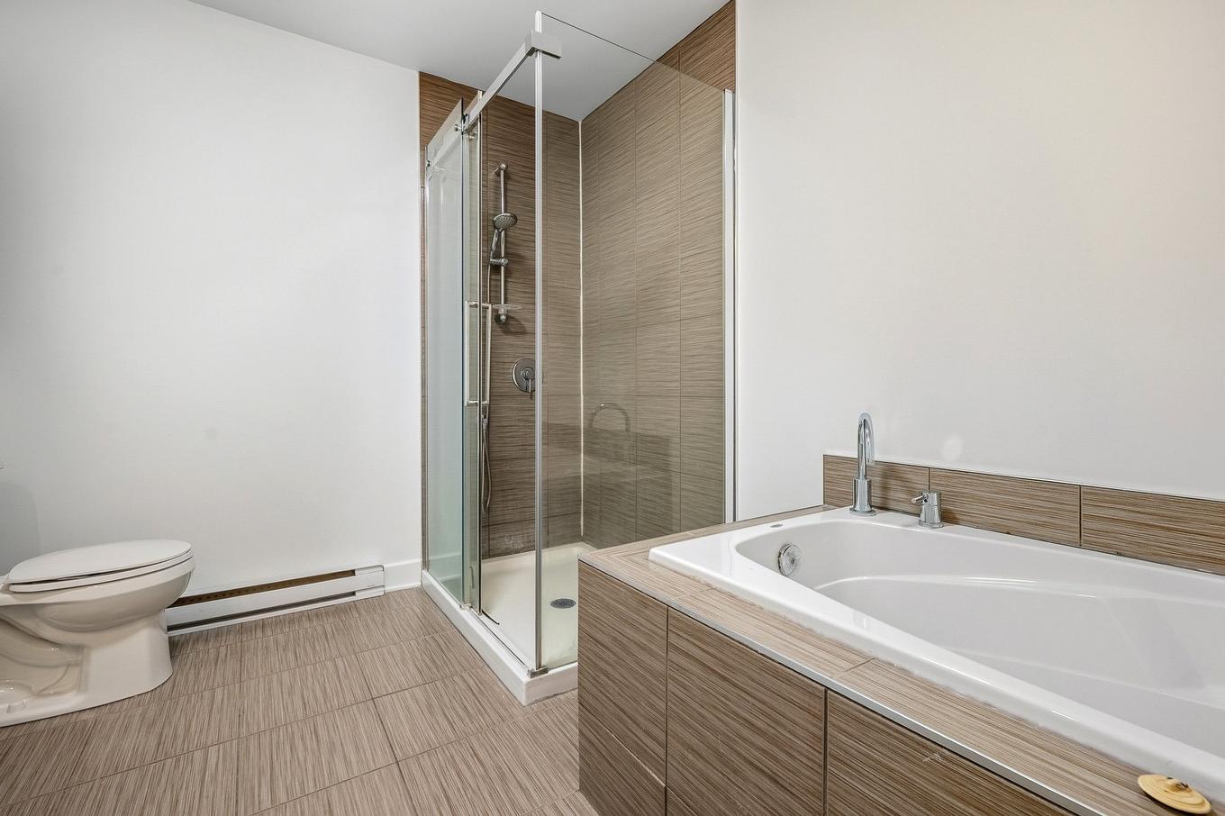 Bathroom - 550 Rue Valiquette, Sainte-Adèle, QC - Indoor Photo Showing Bathroom