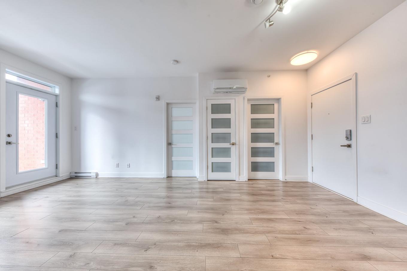 Salon - 407-2350 Av. Aird, Montréal (Mercier/Hochelaga-Maisonneuve), QC - Indoor Photo Showing Other Room