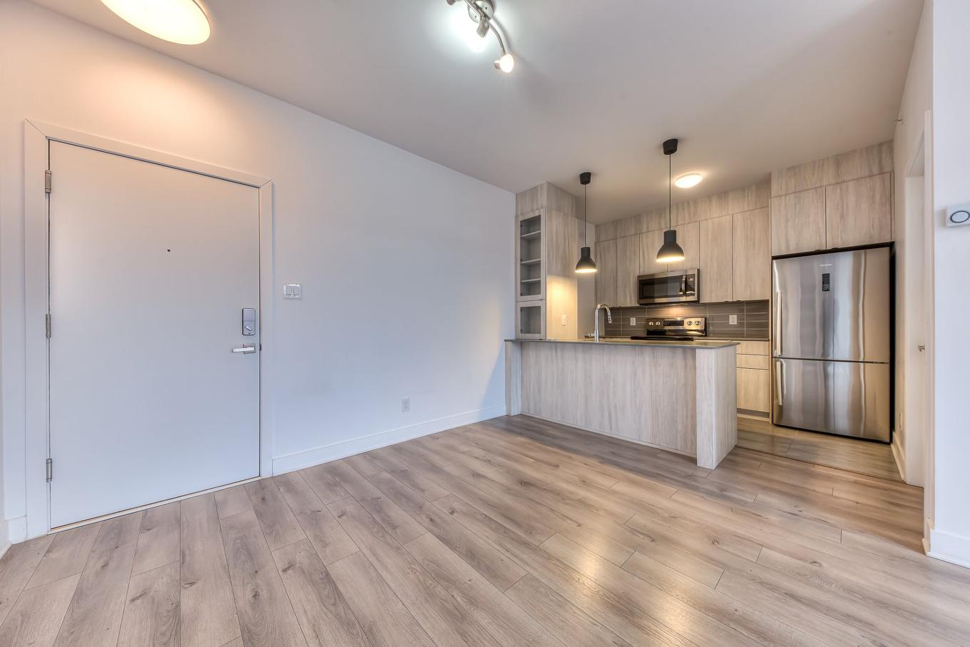 Salle à manger - 407-2350 Av. Aird, Montréal (Mercier/Hochelaga-Maisonneuve), QC - Indoor Photo Showing Kitchen